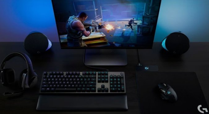 PC gaming desk setup showing gaming mouse and large mousepad